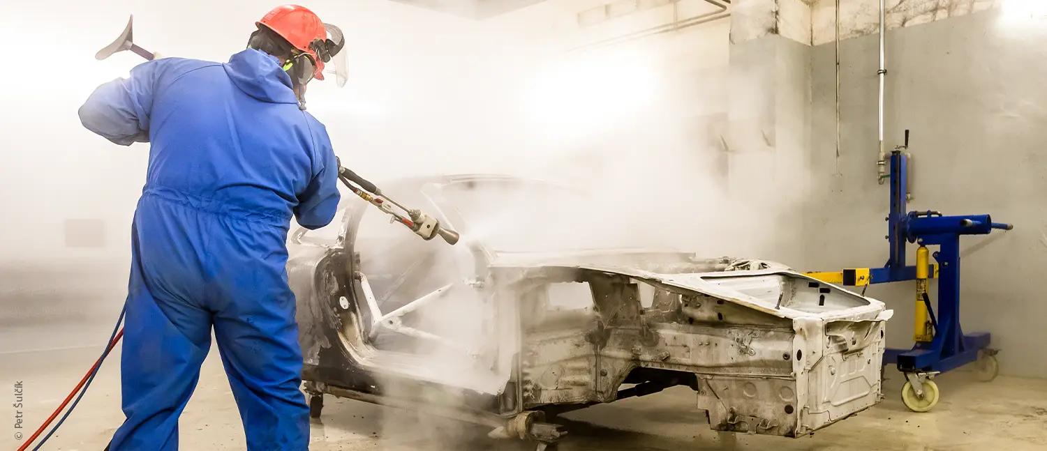 Karosserie wird bearbeitet